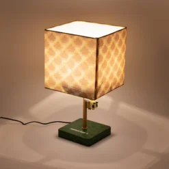 Minecraft Honeycomb Bee Table Lamp -Kiddo Land Store GUEST 5acb73ff a825 43c4 91c7 bda9d459057e