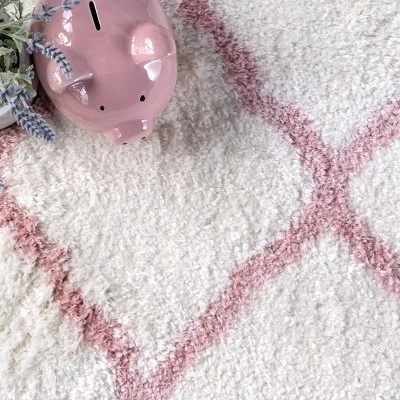 NuLOOM Nelda Trellis Kids Shag Area Rug 7 NuLOOM Nelda Trellis Kids Shag Area Rug - Image 5